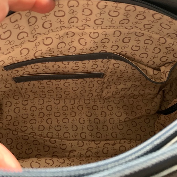 Guess Crossbody Purse - Picture 6 of 10